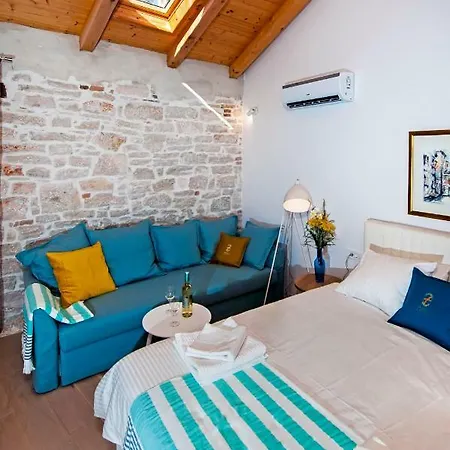 Apartment First Row To The Sea