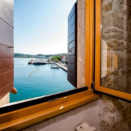 First Row To The Sea Apartment